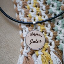 Medalha de madeira gravada num colar europeu de couro para personalizar 