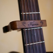 Tampa de guitarra em alumínio gravada para personalizar