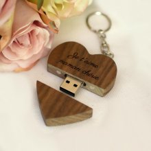 Porta-chaves USB em forma de coração em madeira escura para personalizar com gravação