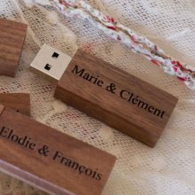 Pequena chave USB gravada em madeira de nogueira para personalizar