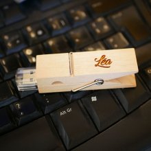Chave USB gravada em madeira para personalizar
