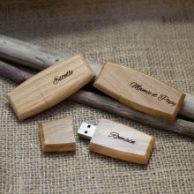 Chave USB de madeira para ser personalizada por gravação