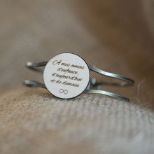 Bracelete de latão e madeira com cabochon personalizável 