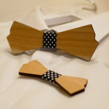 Laço de madeira para homem e pregadeira para mulher para personalizar
