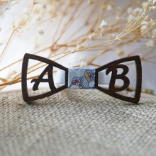 Mini laço de madeira personalizado com 2 iniciais