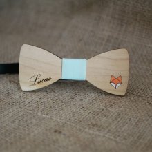 Gravata de laço de madeira para crianças com a sua escolha de desenho gravado feito em França