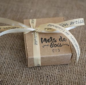 Caixa de cartão B embrulhada com bolduc (+ 0.50 €)